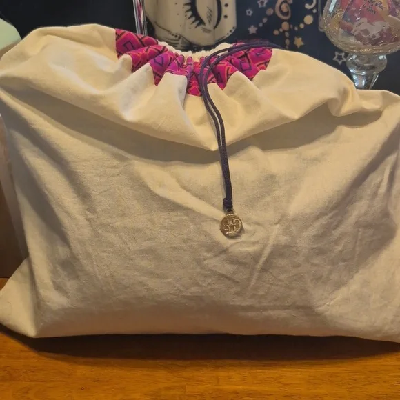 Tory Burch Black Quilted Leather Chain-Handle Crossbody Tote Excellent Condition - Picture 16 of 16